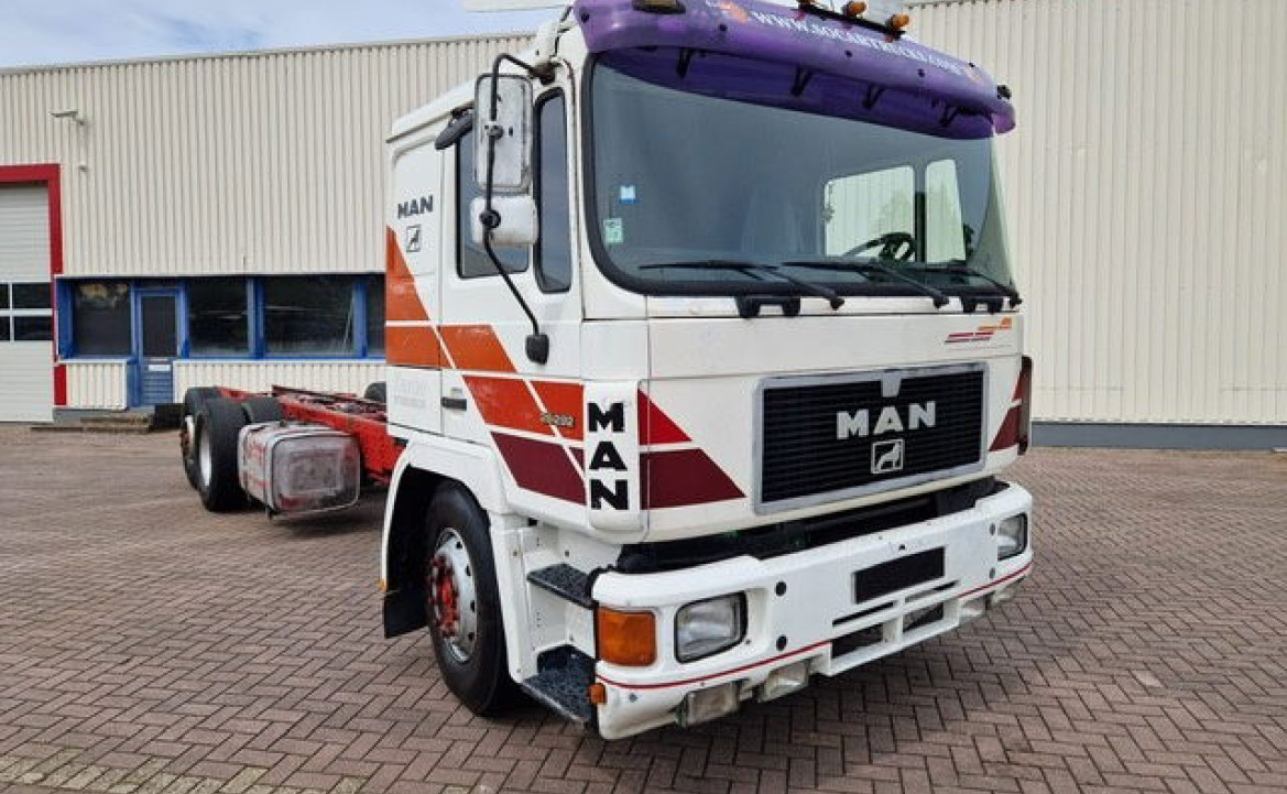 MAN 26.292 6 Cilinder engine 6X2 Manual pomp