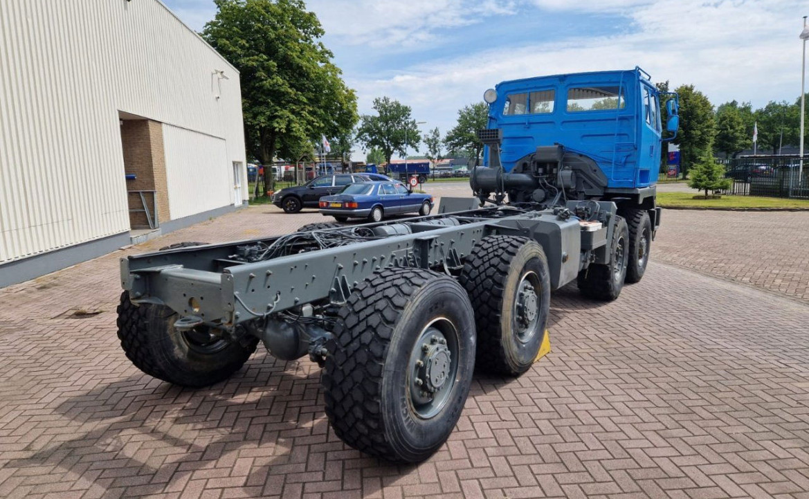 DAF Leyland 8x6, full steel suspension, Perkins MX350 engine, zf automatic