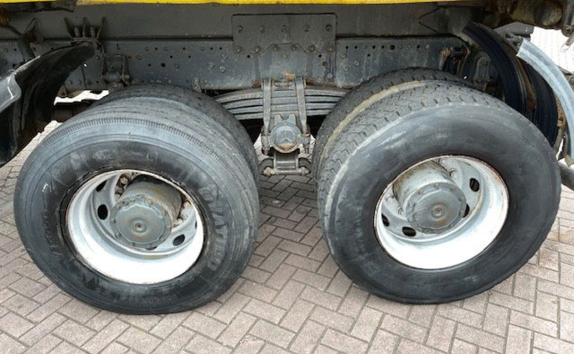 Mercedes-Benz Actros 4143 8X6 41T euro2 E.P.S THREE PENDALS BIG AXELS