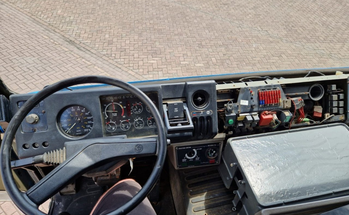 DAF Leyland 8x6, full steel suspension, Perkins MX350 engine, zf automatic