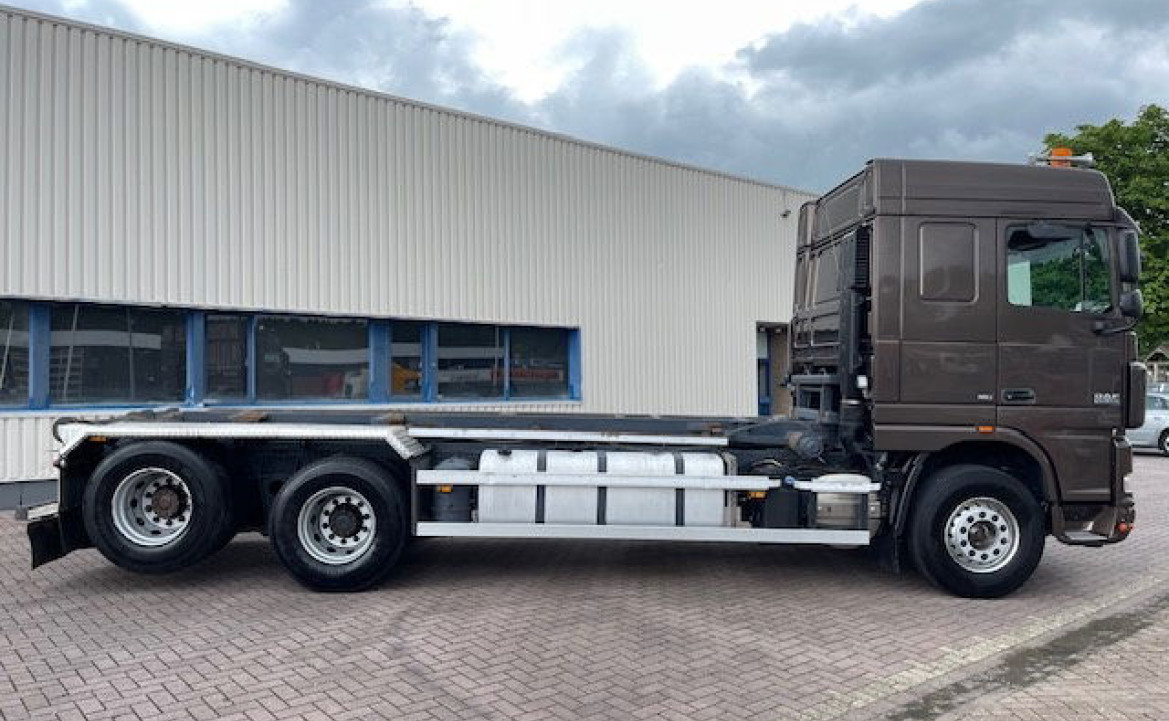 DAF XF 105.460 10 Wheels 28T 6x2 NL-Truck Euro 5